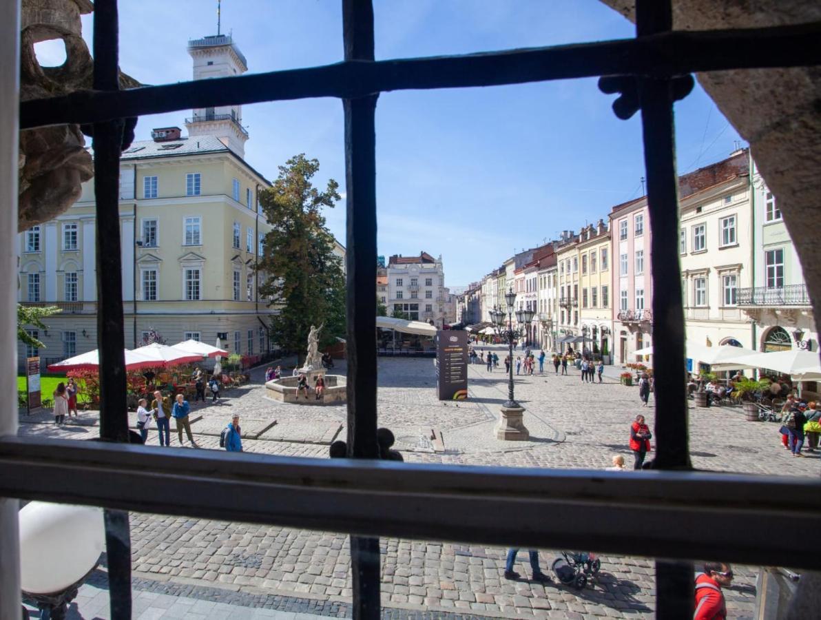 Artrooms -Round Windows Rynok Sq Lviv Bagian luar foto