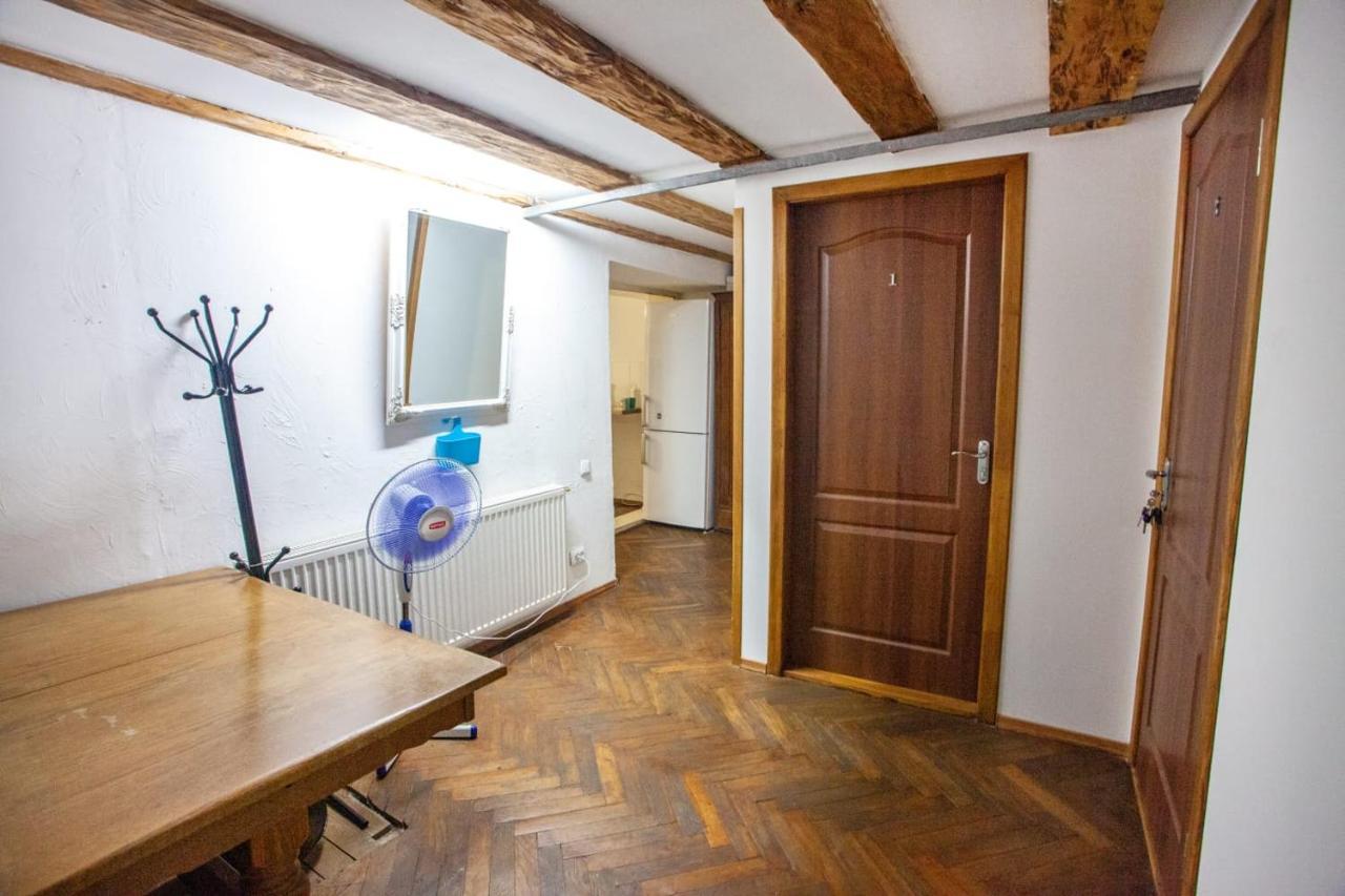 Artrooms -Round Windows Rynok Sq Lviv Bagian luar foto