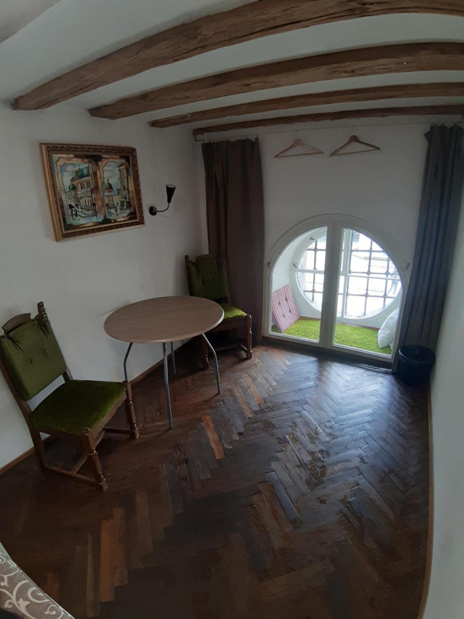 Artrooms -Round Windows Rynok Sq Lviv Bagian luar foto